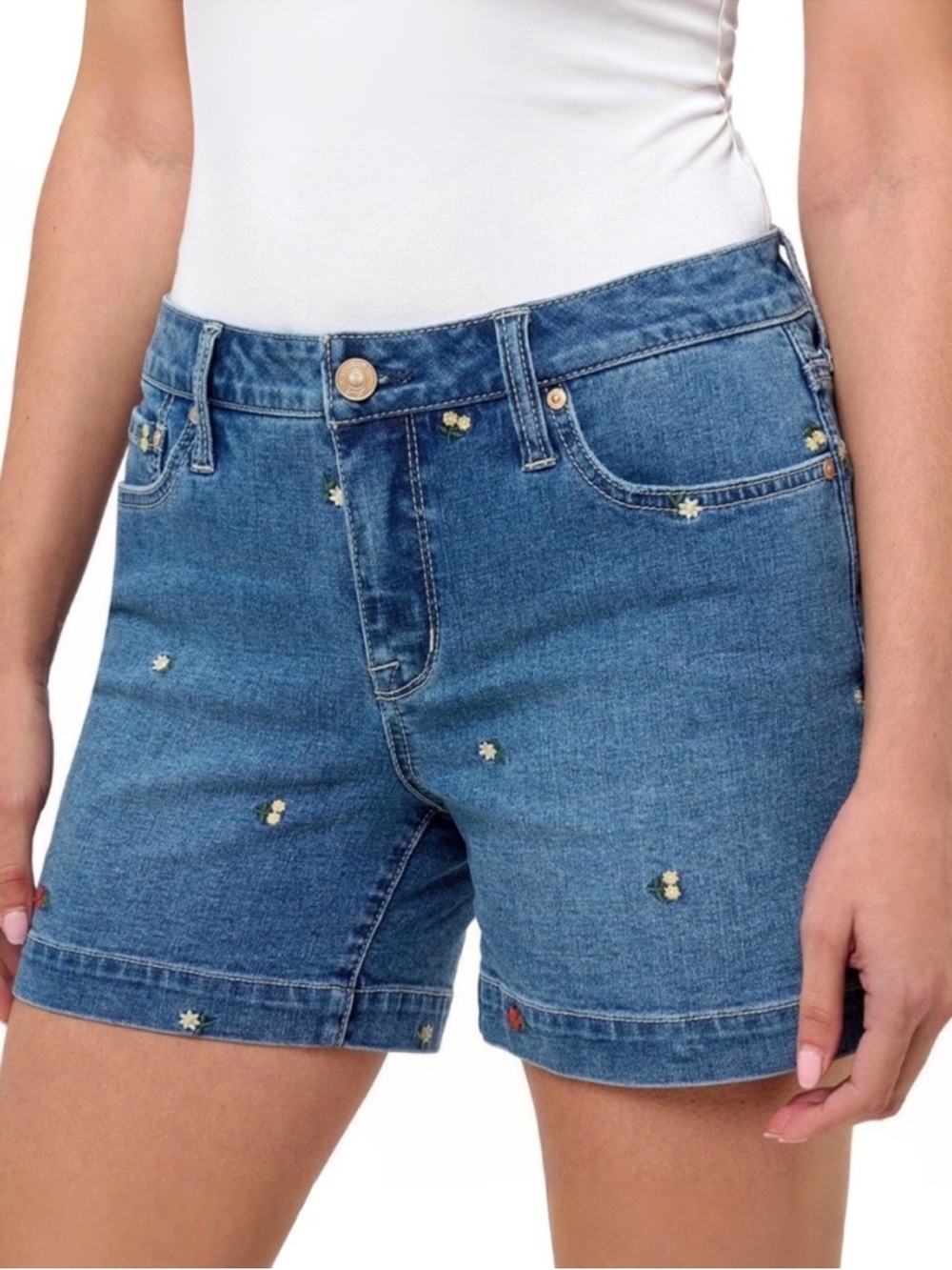Seven7 Weekend Floral Embroidered Shorts Sz 4 EUC